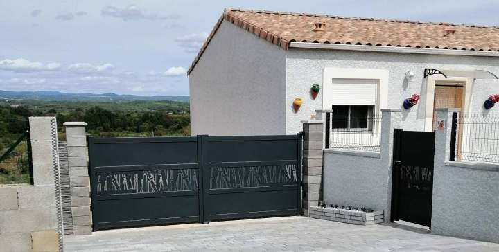Portails en aluminium sur mesure et motorisés.